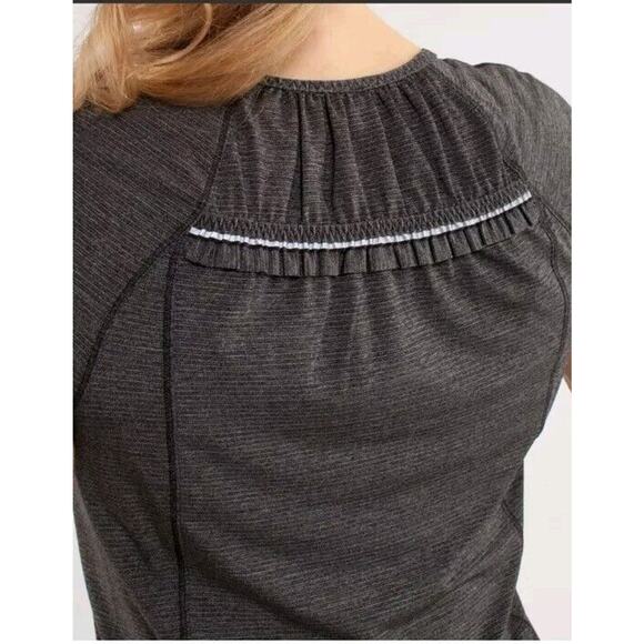Lululemon Run: Wild Short Sleeve Shirt Tech Gray Women's Size 4 Reflective Strip - Picture 6 of 9